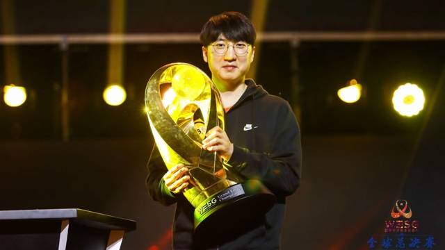 侧翼球员 侧翼球员