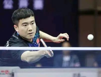 成鲜明对比 成鲜明对比