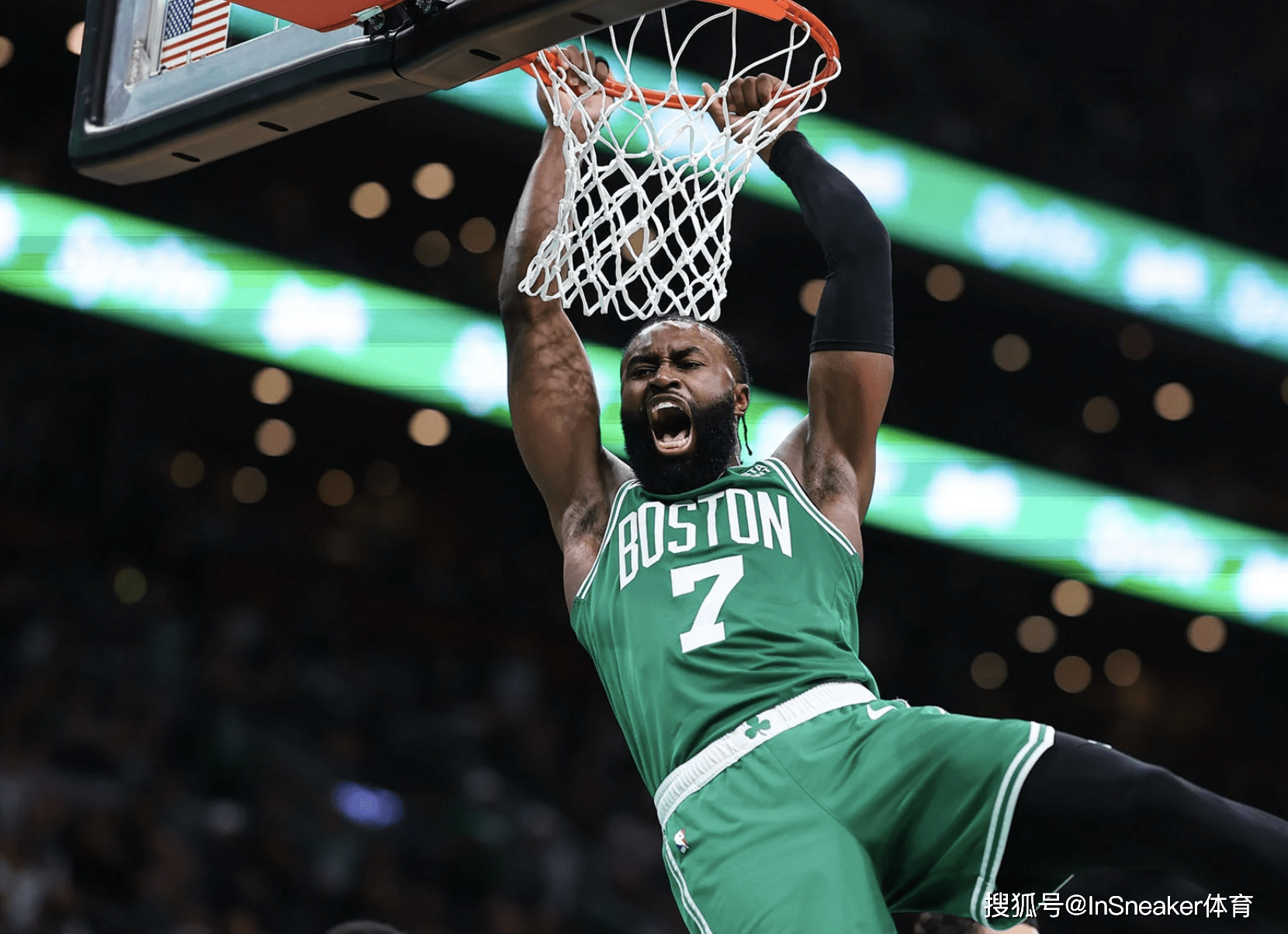 他冲击篮下 他冲击篮下