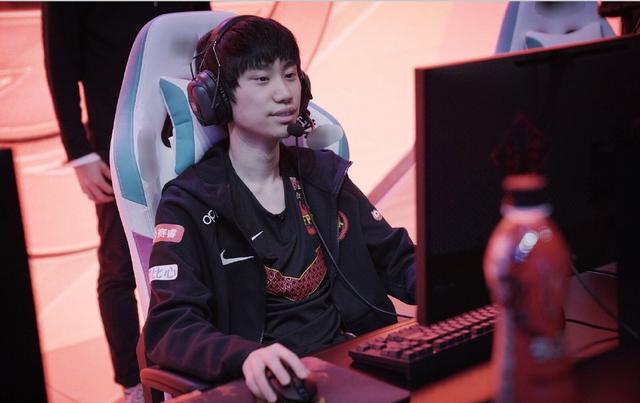 占据主动 占据主动